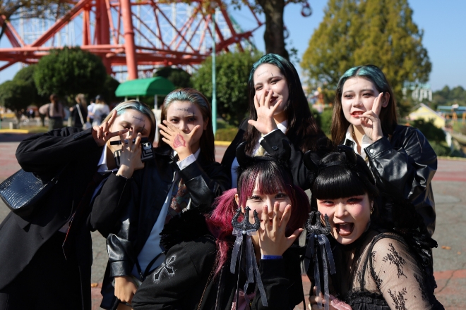全校生徒で遊園地にバスハイク♪